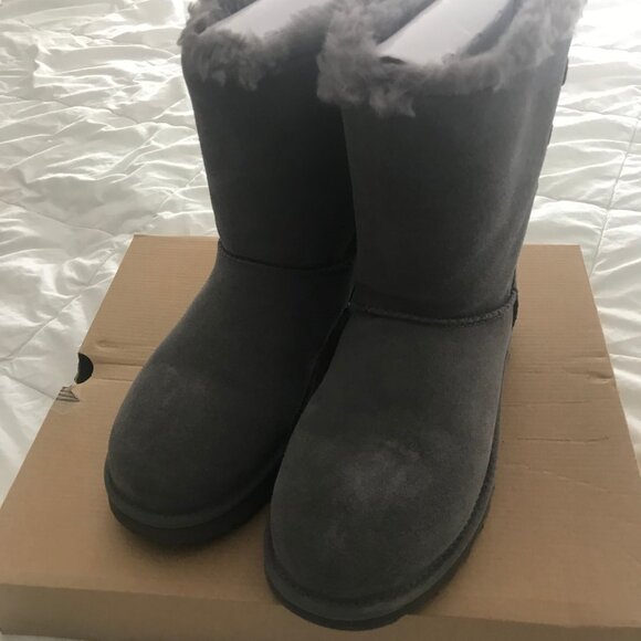 UGG Boots W Short Continuity Bow in Grey Size 8 - Picture 3 of 9